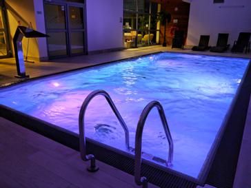 całoroczny kameralny basen